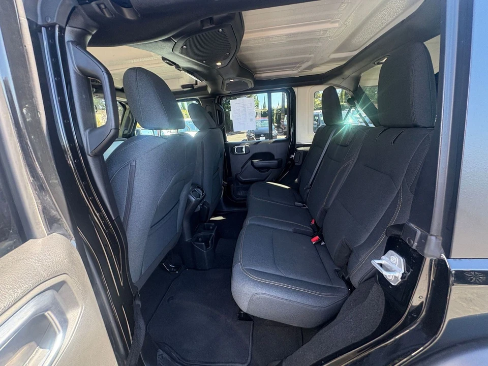 2025 Jeep JL Wrangler - Image 26 of 31