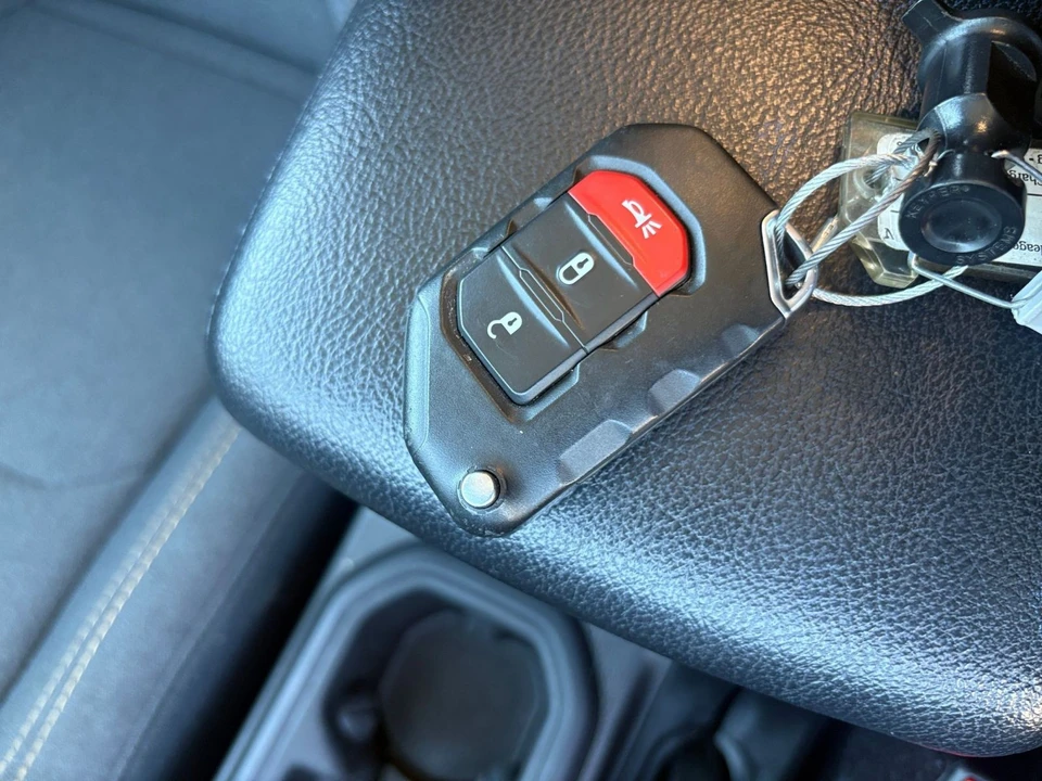 2025 Jeep JL Wrangler - Image 22 of 31