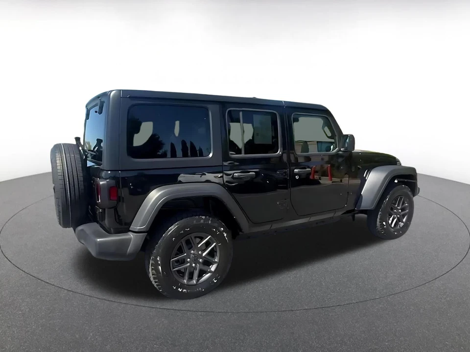 2025 Jeep JL Wrangler - Image 15 of 31