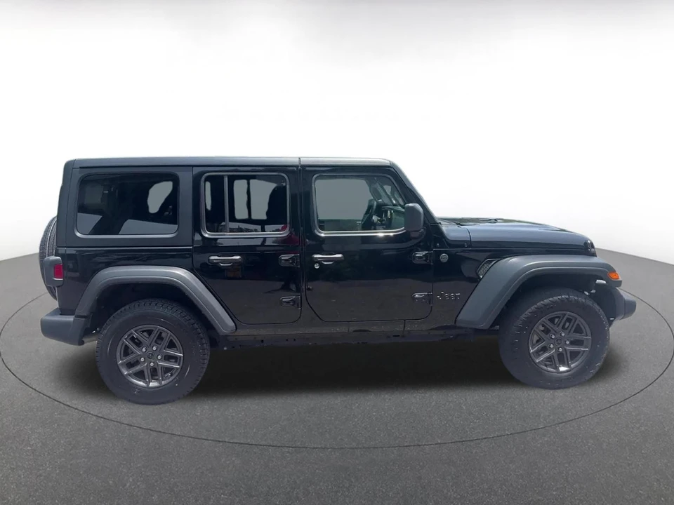 2025 Jeep JL Wrangler - Image 17 of 31