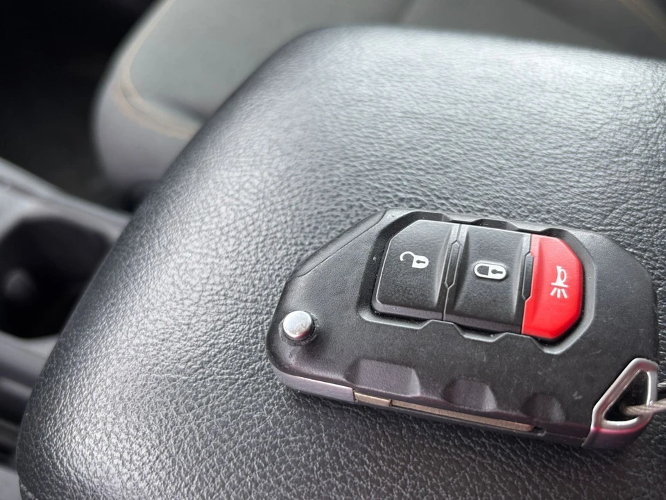 2025 Jeep JL Wrangler - Image 22 of 31