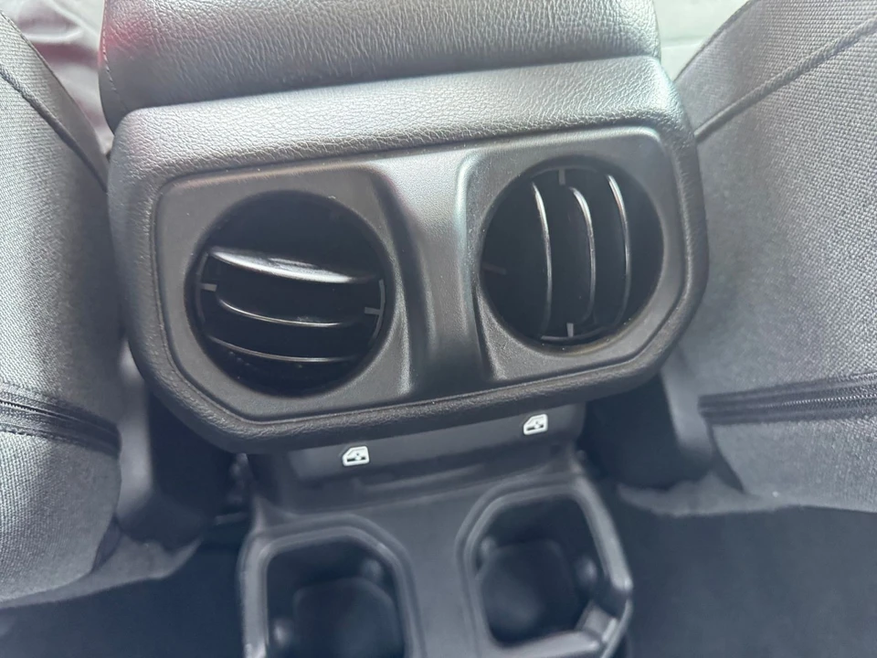 2025 Jeep JL Wrangler - Image 23 of 31