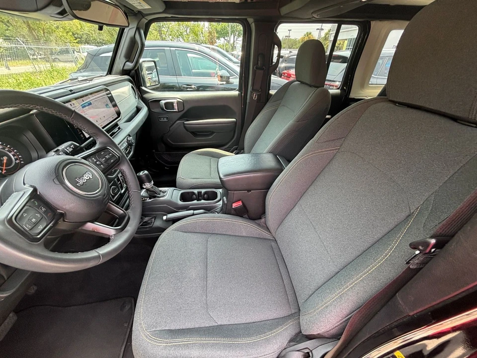 2025 Jeep JL Wrangler - Image 27 of 31
