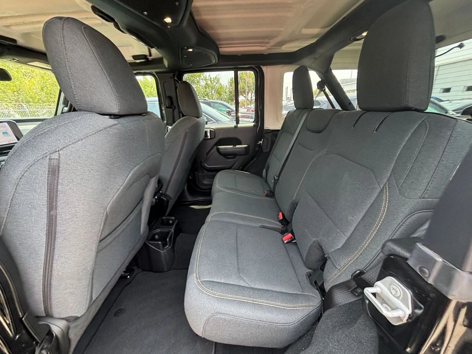 2025 Jeep JL Wrangler - Image 26 of 31