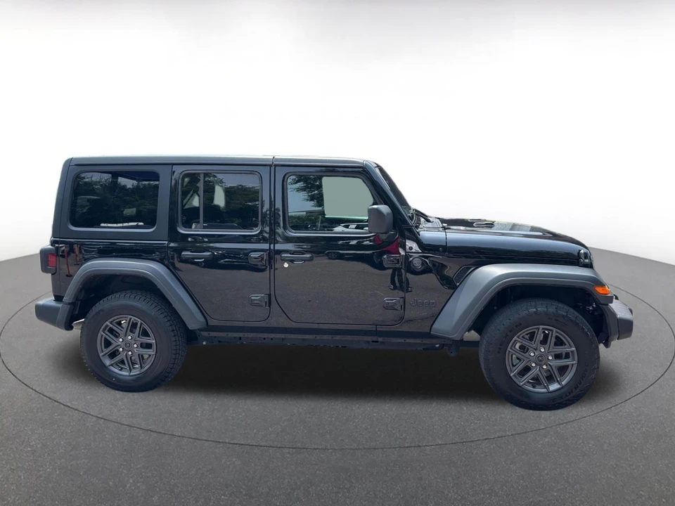 2025 Jeep JL Wrangler - Image 16 of 31