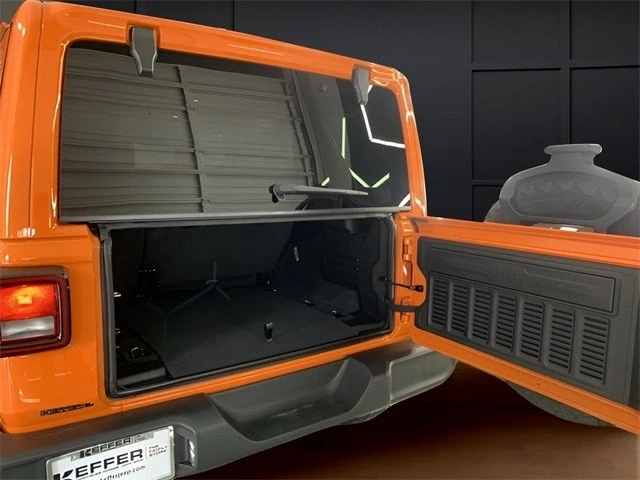 2025 Jeep JL Wrangler - Image 14 of 21