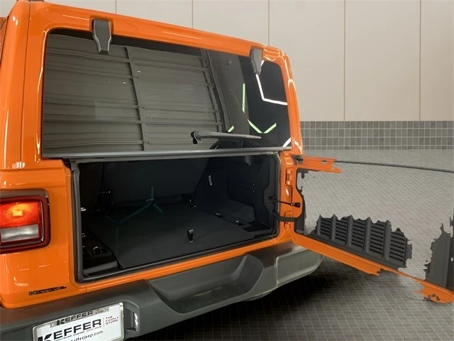 2025 Jeep JL Wrangler - Image 14 of 21