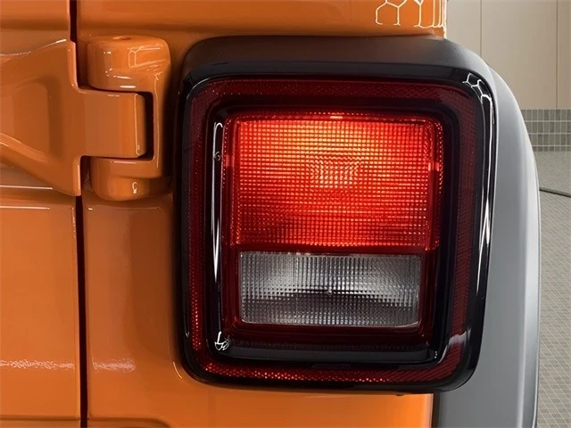 2025 Jeep JL Wrangler - Image 13 of 21