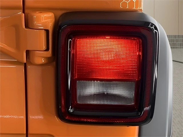 2025 Jeep JL Wrangler - Image 13 of 21