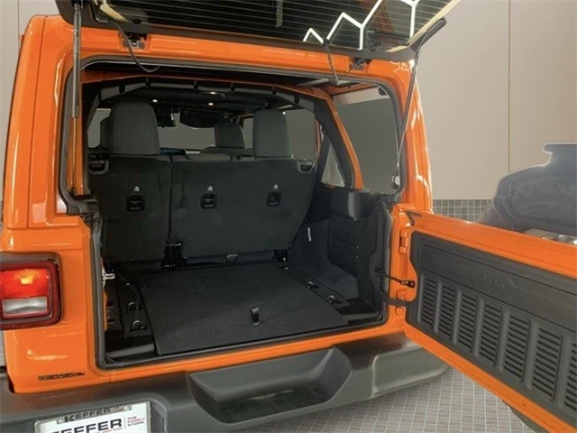2025 Jeep JL Wrangler - Image 15 of 21
