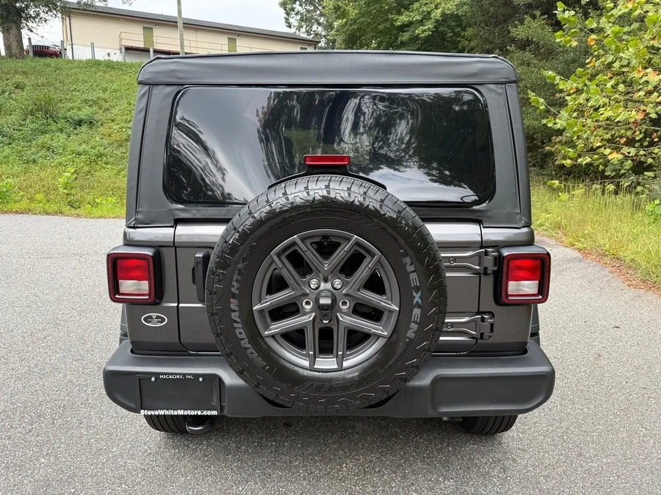 2025 Jeep JL Wrangler - Image 8 of 21