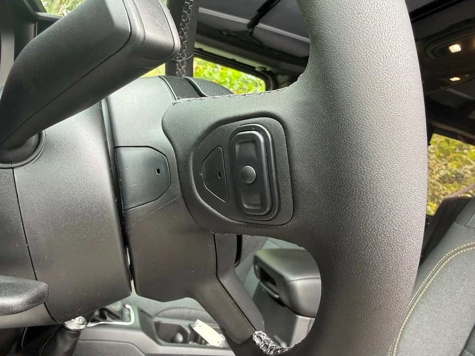 2025 Jeep JL Wrangler - Image 14 of 21