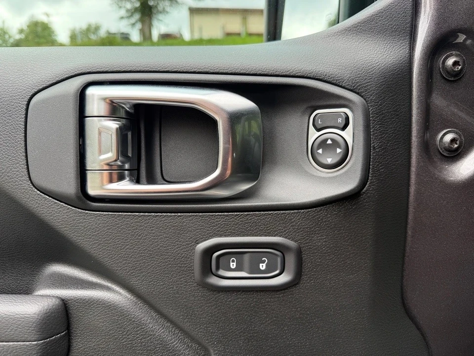 2025 Jeep JL Wrangler - Image 13 of 21