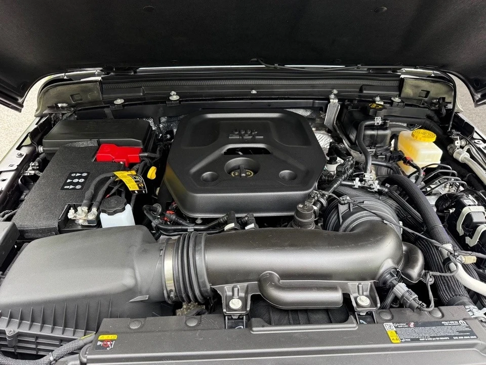 2025 Jeep JL Wrangler - Image 10 of 21