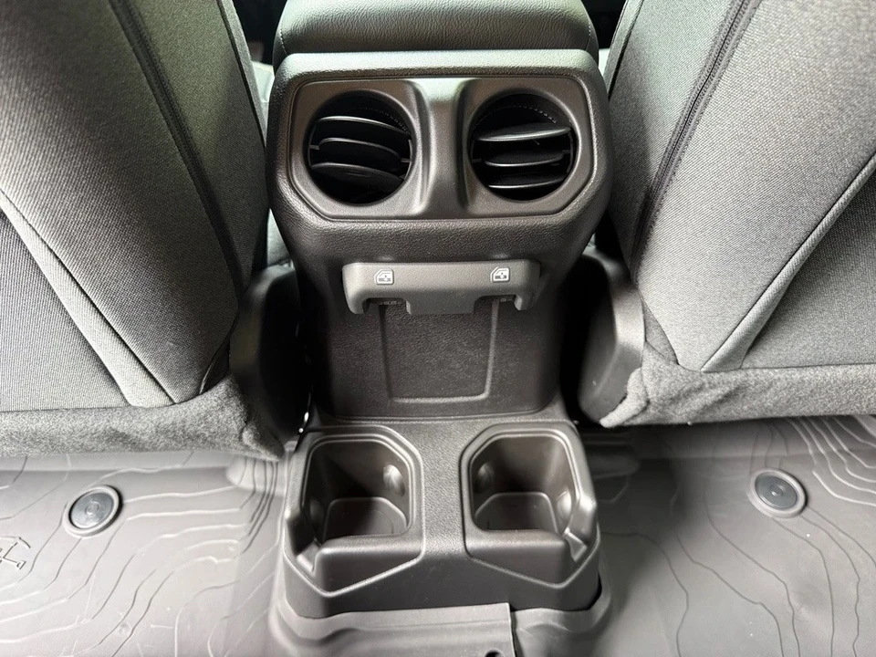 2025 Jeep JL Wrangler - Image 16 of 21