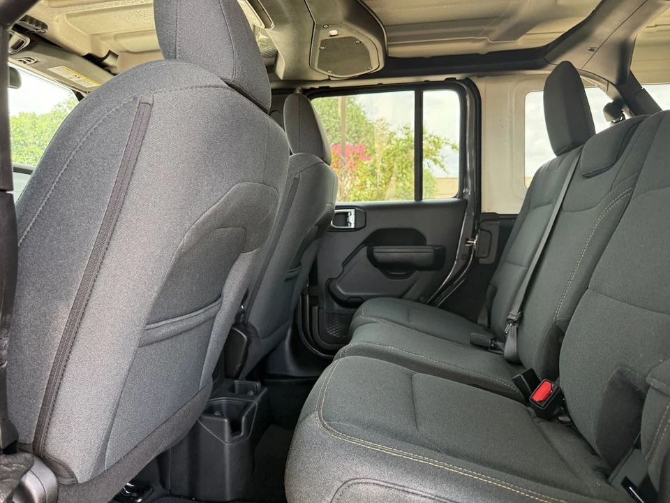 2025 Jeep JL Wrangler - Image 27 of 31