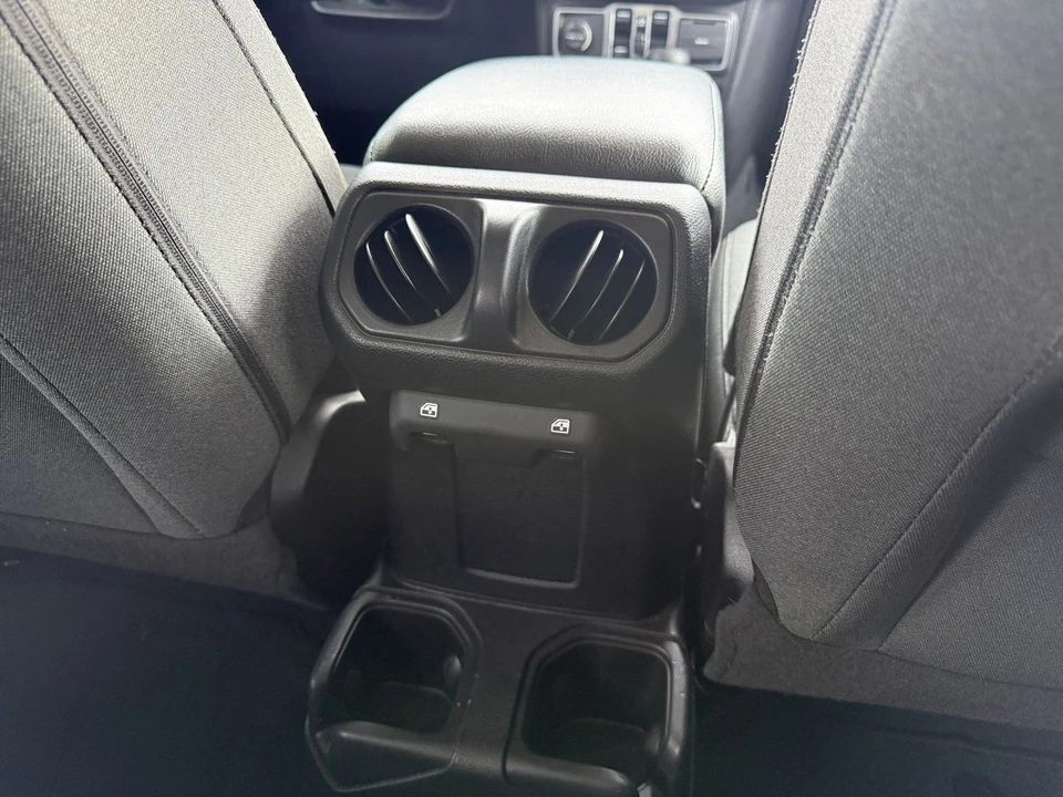 2025 Jeep JL Wrangler - Image 25 of 31