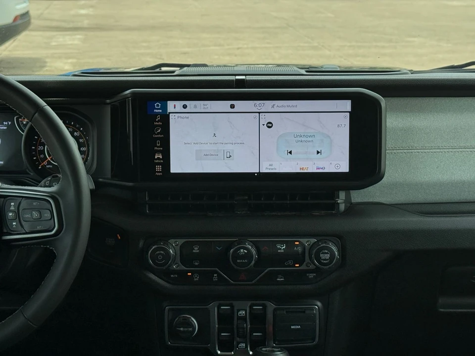 2025 Jeep JL Wrangler - Image 19 of 31