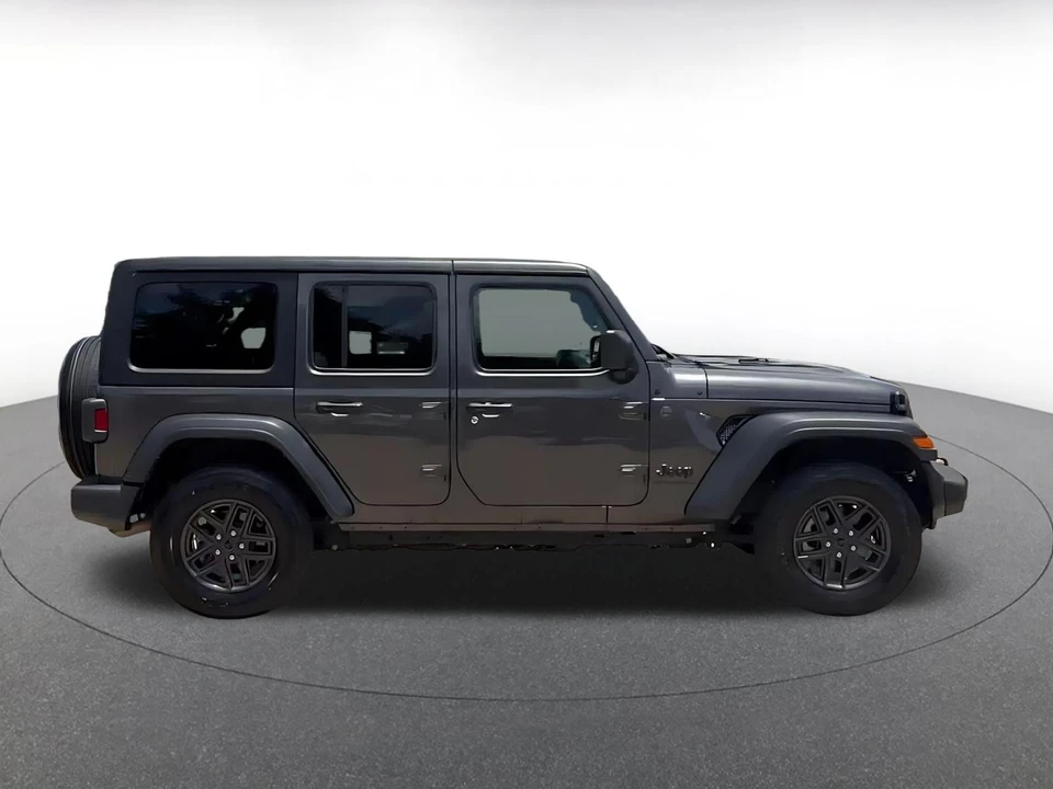 2025 Jeep JL Wrangler - Image 18 of 31