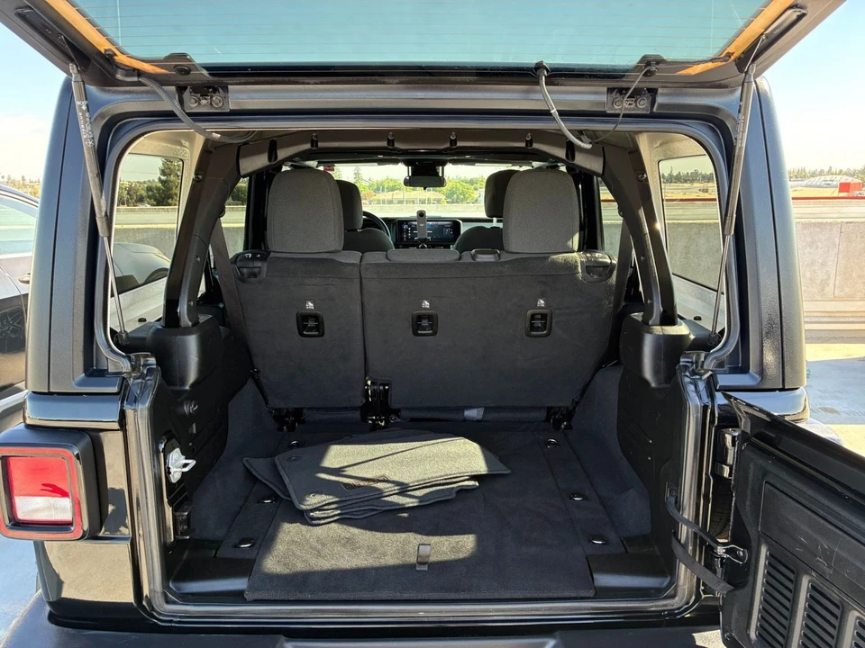 2025 Jeep JL Wrangler - Image 31 of 31
