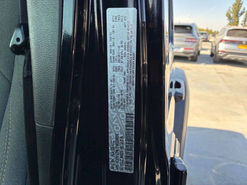 2025 Jeep JL Wrangler - Image 29 of 31