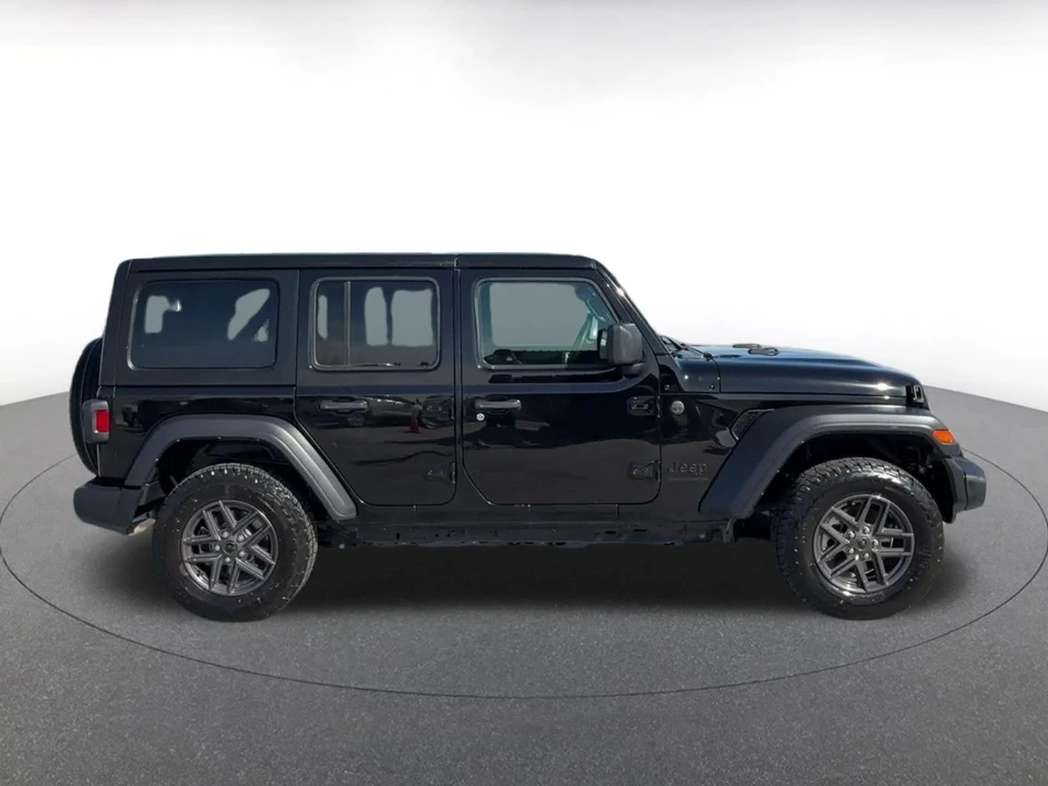 2025 Jeep JL Wrangler - Image 17 of 31