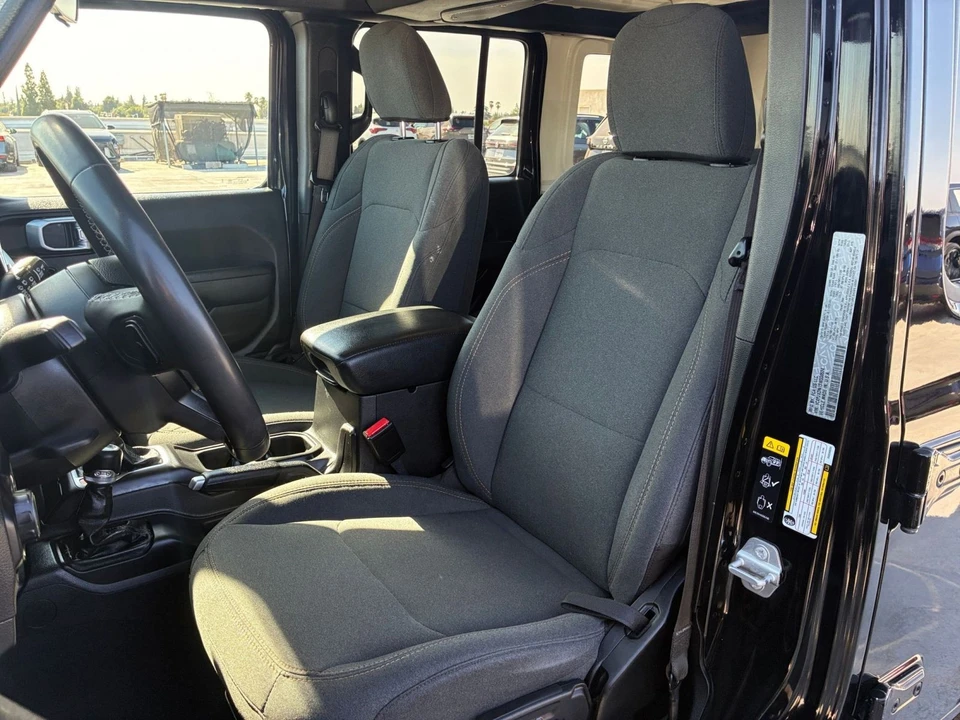 2025 Jeep JL Wrangler - Image 27 of 31