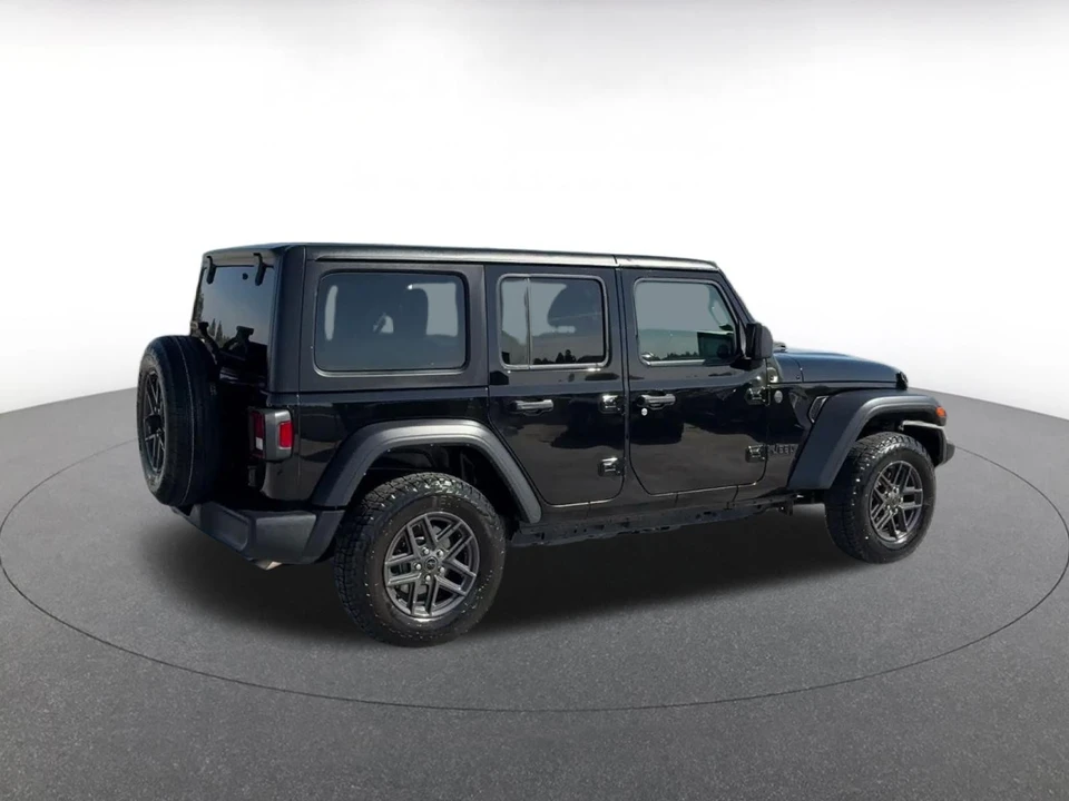 2025 Jeep JL Wrangler - Image 16 of 31