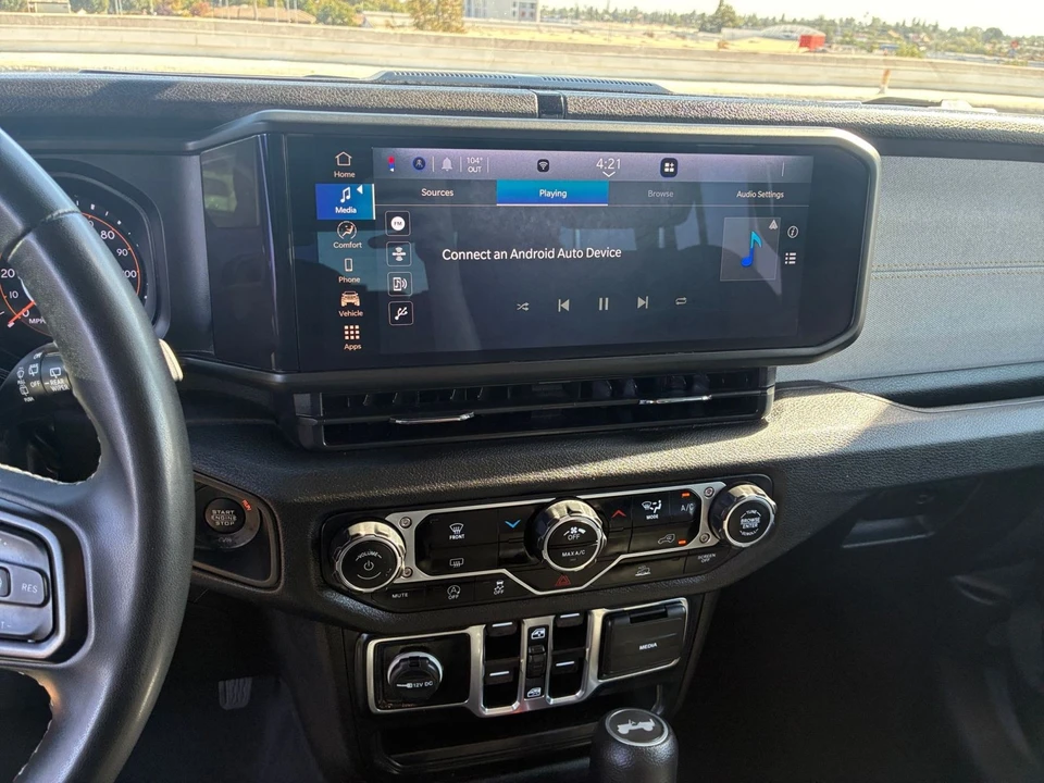 2025 Jeep JL Wrangler - Image 18 of 31
