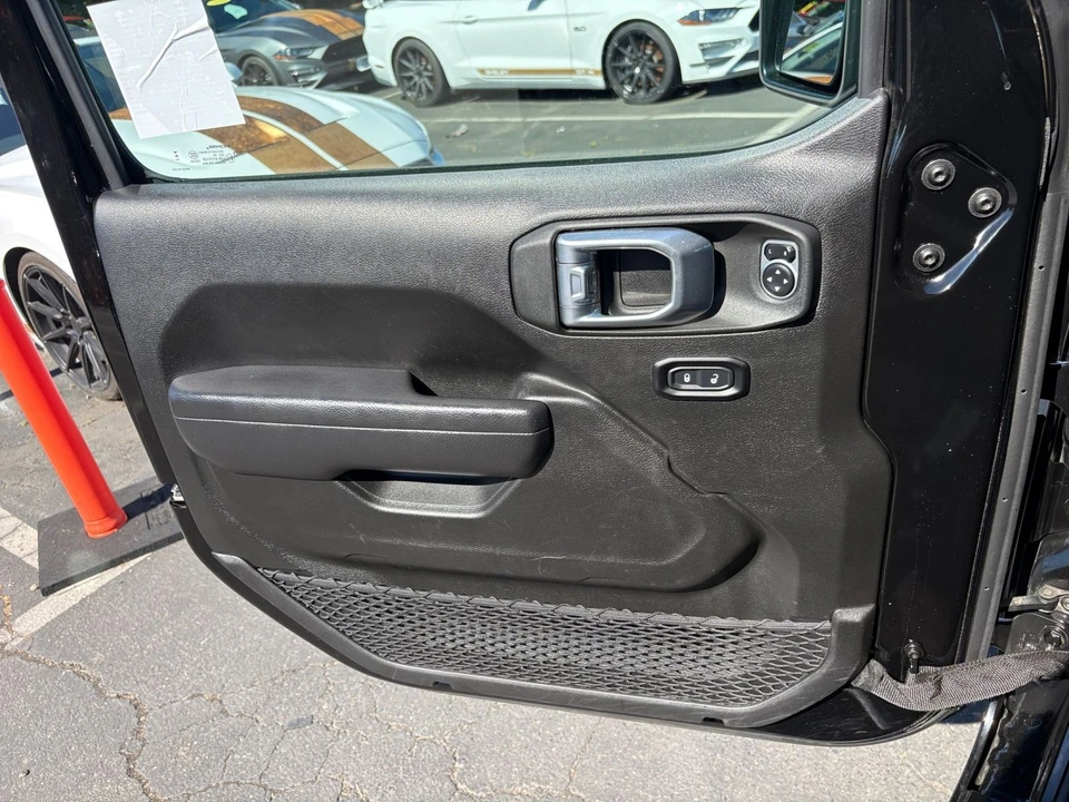 2025 Jeep JL Wrangler - Image 20 of 31