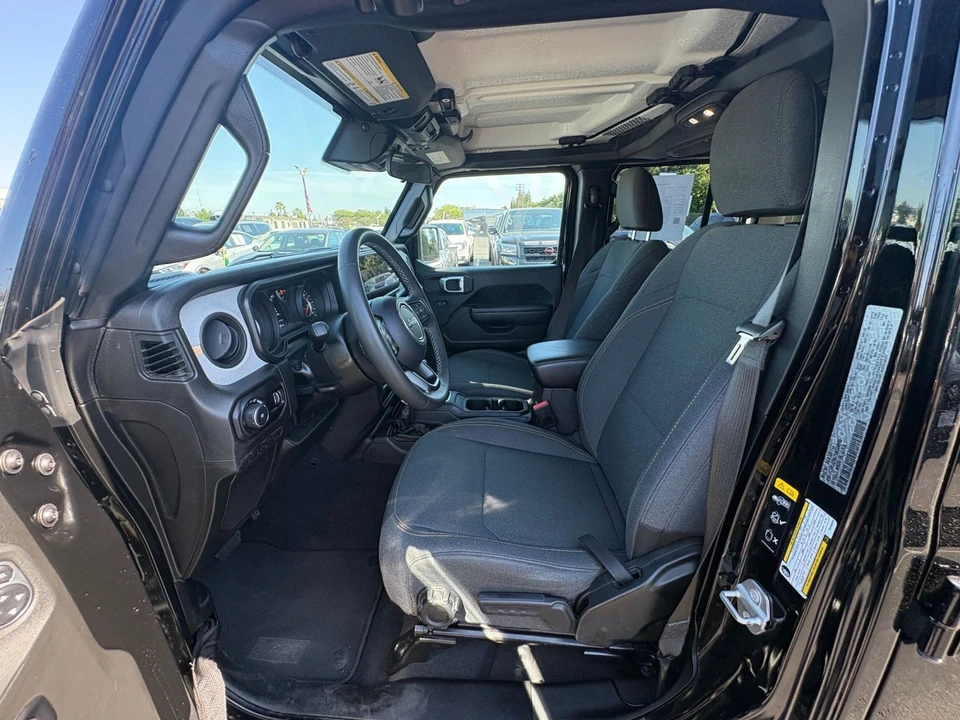 2025 Jeep JL Wrangler - Image 27 of 31