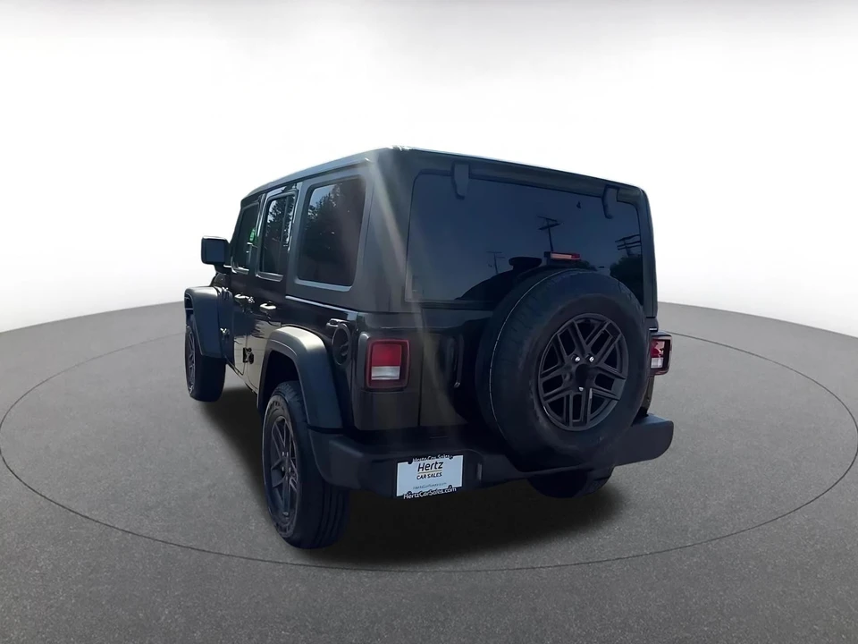 2025 Jeep JL Wrangler - Image 16 of 31