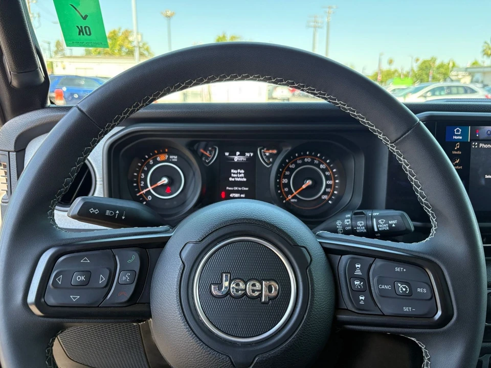 2025 Jeep JL Wrangler - Image 29 of 31