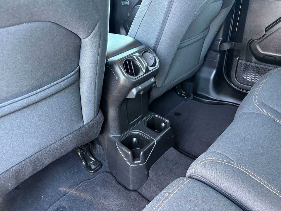 2025 Jeep JL Wrangler - Image 24 of 31