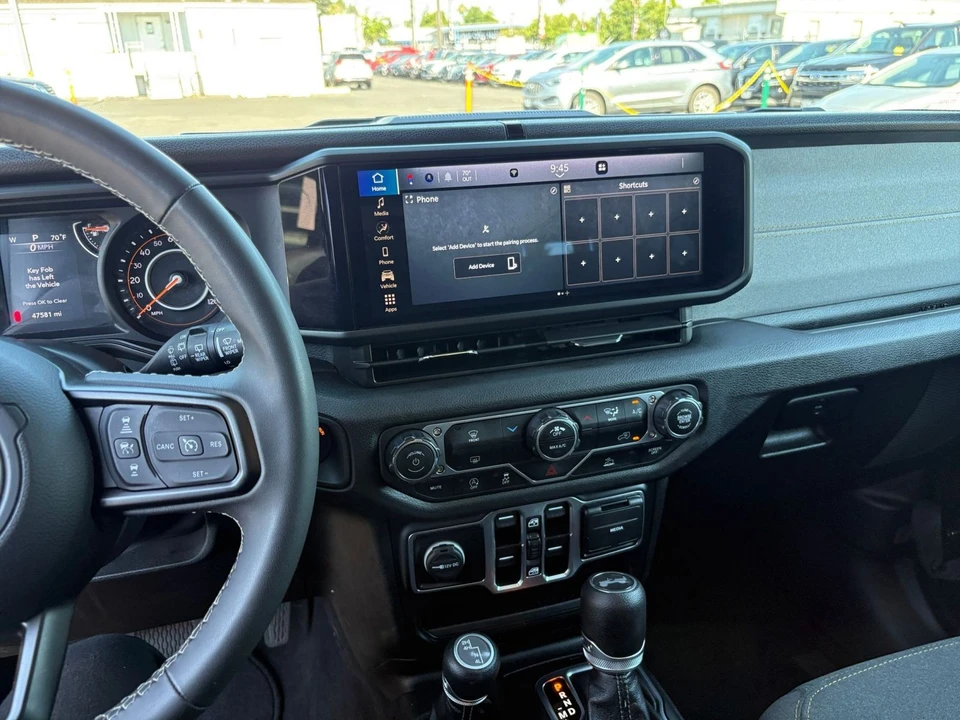 2025 Jeep JL Wrangler - Image 19 of 31