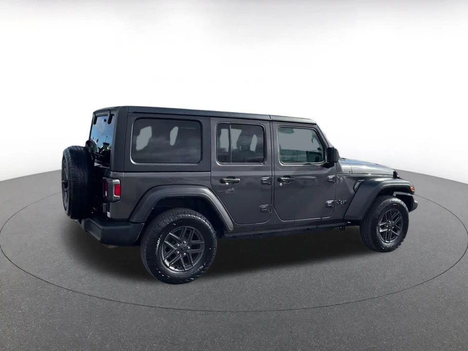 2025 Jeep JL Wrangler - Image 16 of 31