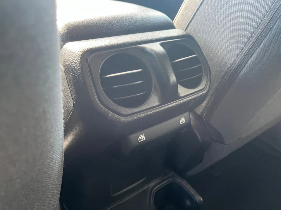 2025 Jeep JL Wrangler - Image 23 of 31