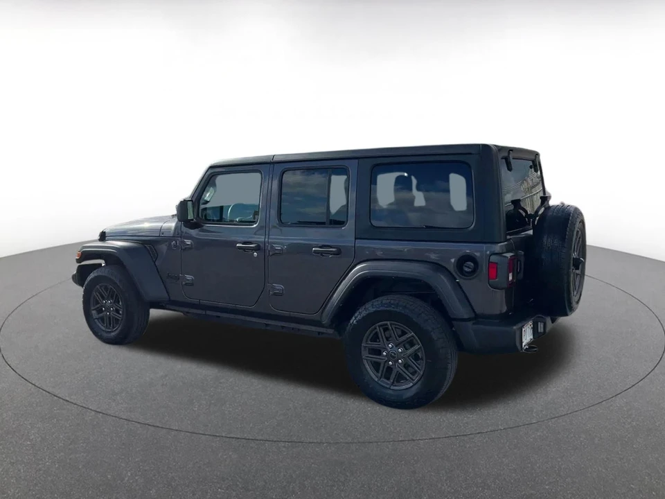 2025 Jeep JL Wrangler - Image 11 of 31