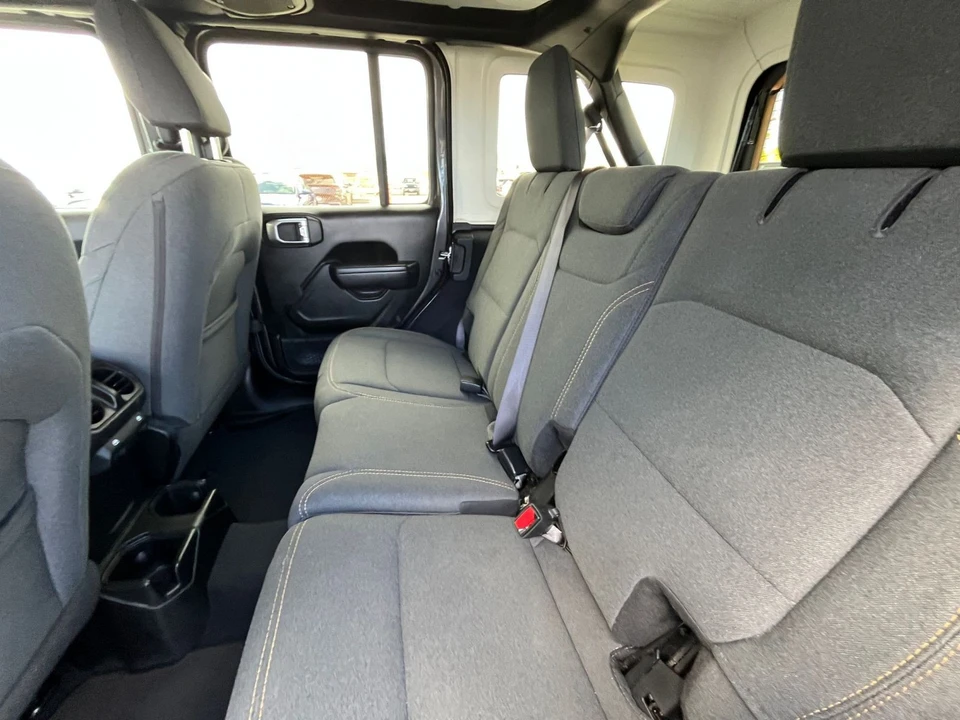 2025 Jeep JL Wrangler - Image 26 of 31