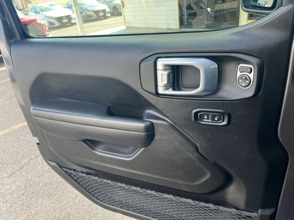 2025 Jeep JL Wrangler - Image 20 of 31