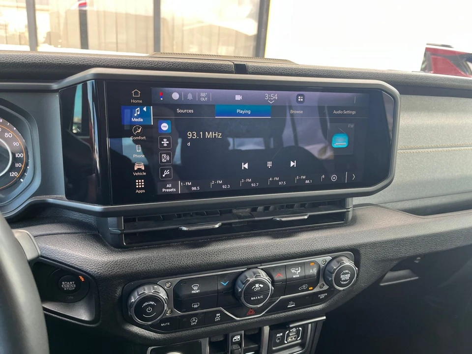 2025 Jeep JL Wrangler - Image 18 of 31