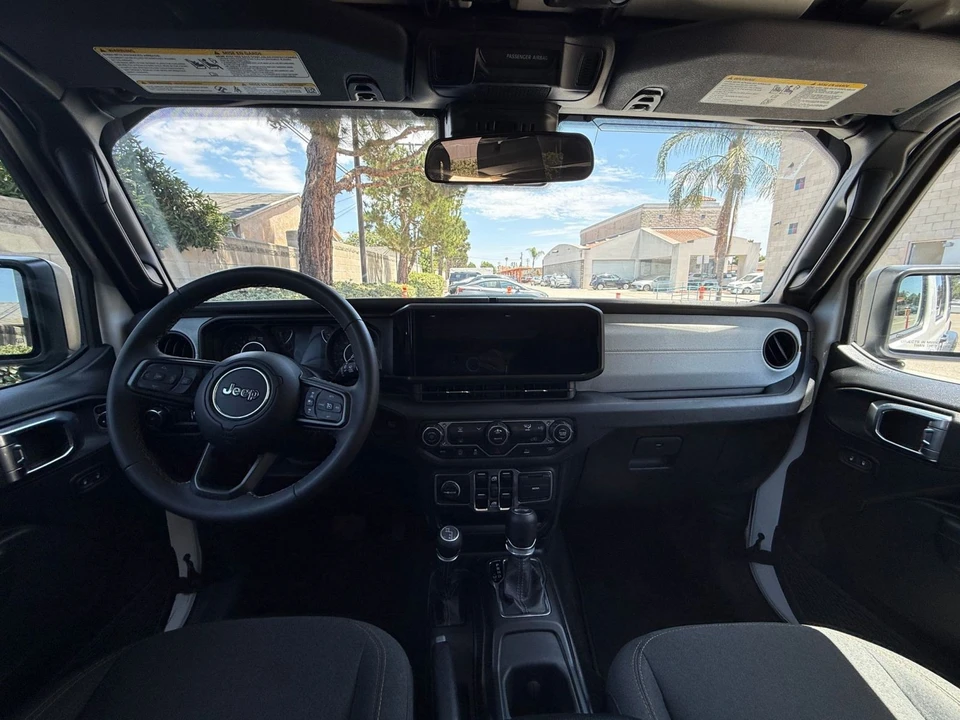 2025 Jeep JL Wrangler - Image 31 of 31