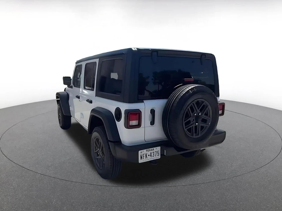 2025 Jeep JL Wrangler - Image 11 of 31