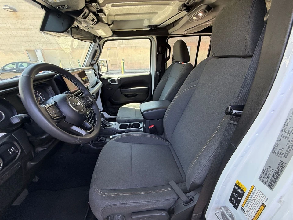 2025 Jeep JL Wrangler - Image 24 of 31