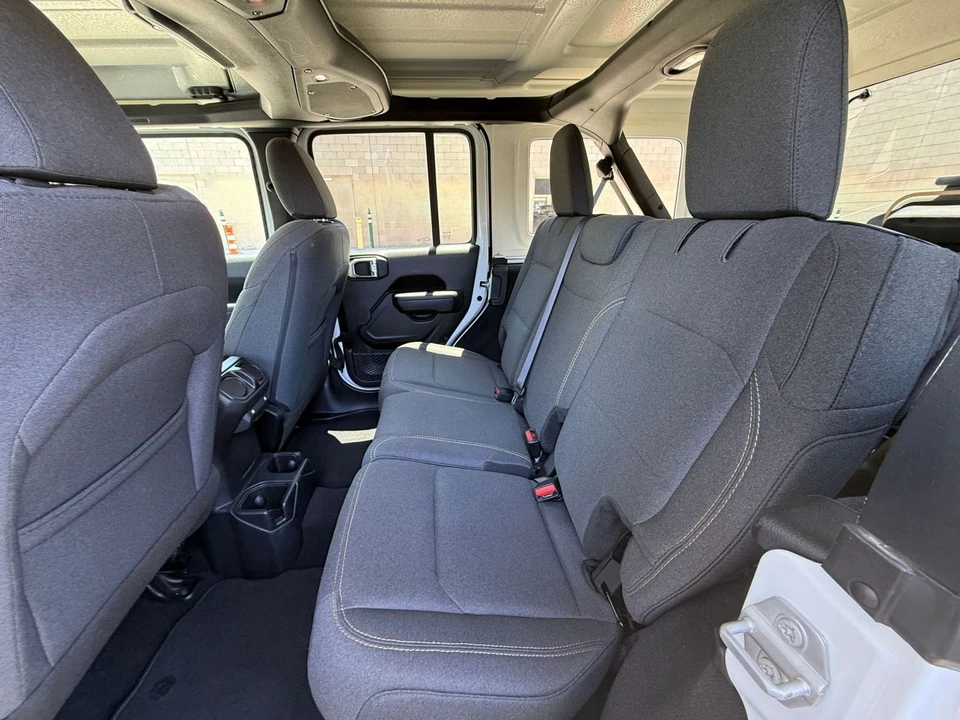 2025 Jeep JL Wrangler - Image 23 of 31