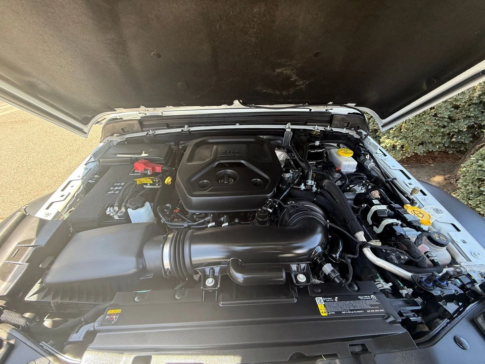 2025 Jeep JL Wrangler - Image 30 of 31