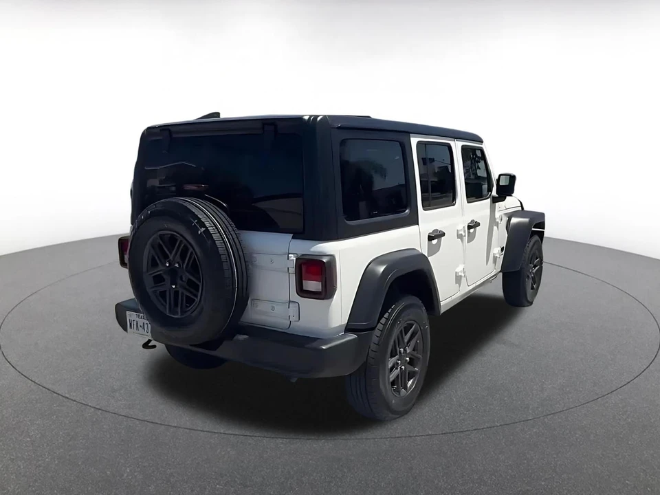 2025 Jeep JL Wrangler - Image 16 of 31