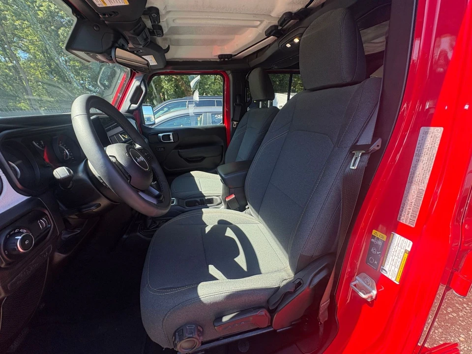 2025 Jeep JL Wrangler - Image 24 of 31