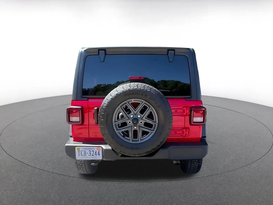 2025 Jeep JL Wrangler - Image 9 of 31