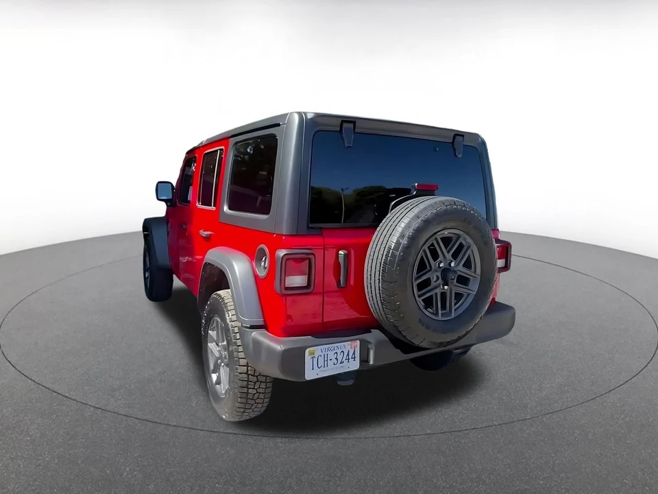 2025 Jeep JL Wrangler - Image 14 of 31